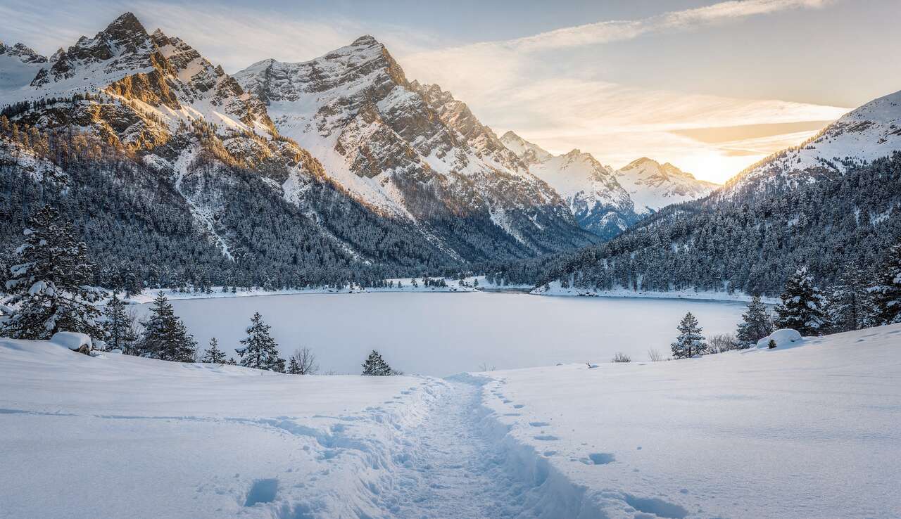 Arriv&eacute;e &agrave; l'&eacute;tang : un panorama &agrave; couper le souffle