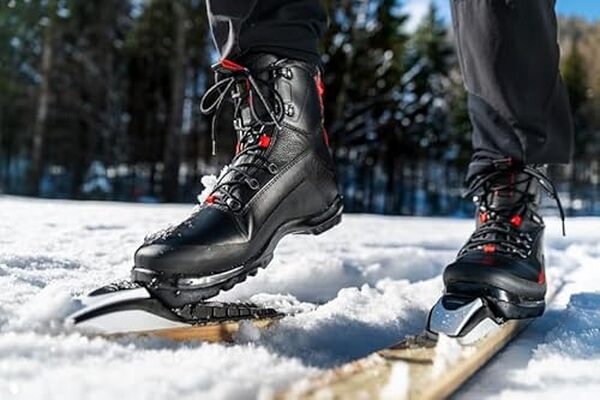 Plongez dans notre test complet des chaussures de ski nordique en cuir rouge taille 45 alpina sports Alaska et trouvez la paire idéale pour vos aventures hivernales.